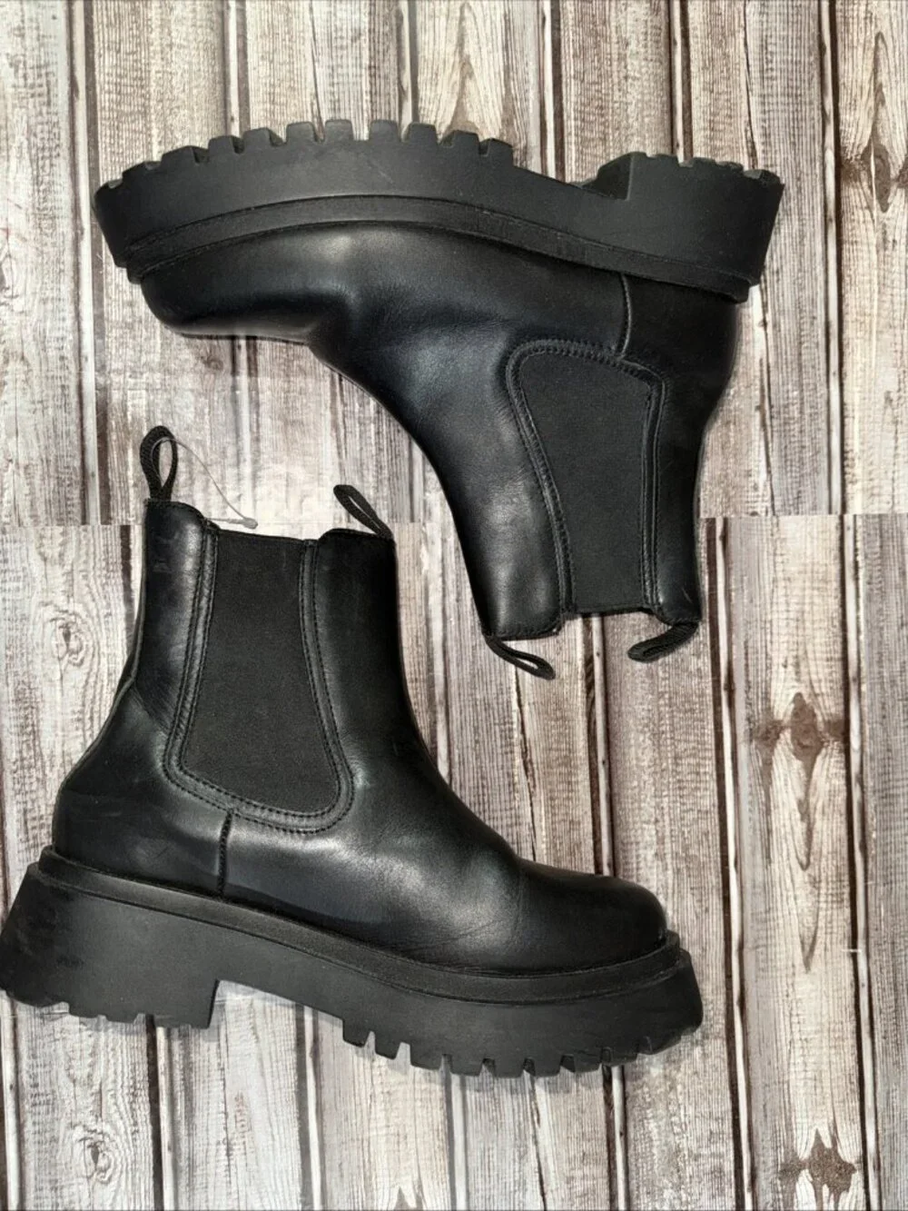 Thursday Boot Legend Chelsea Boots Size 7 EUC Leather Elastic Pull Color Black